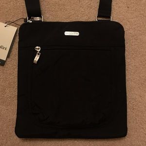 Baggallini black active bag